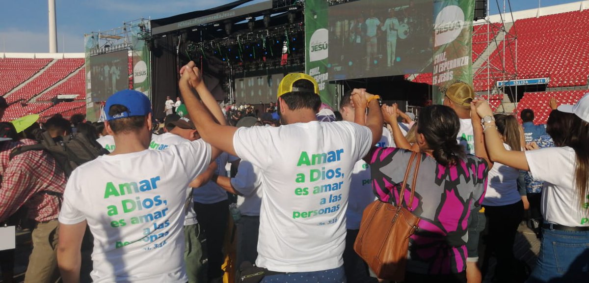 MarchaporJesus's tweet photo. En esta #MarchaPorJesús oramos para ni que los dolores del pasado, ni los desgastes del presente, puedan afectar nuestra visión del futuro ni nuestro amor a nuestro país y nuestros compatriotas. #ChileLaEsperanzaEsJesus https://t.co/JIk6iYvucK