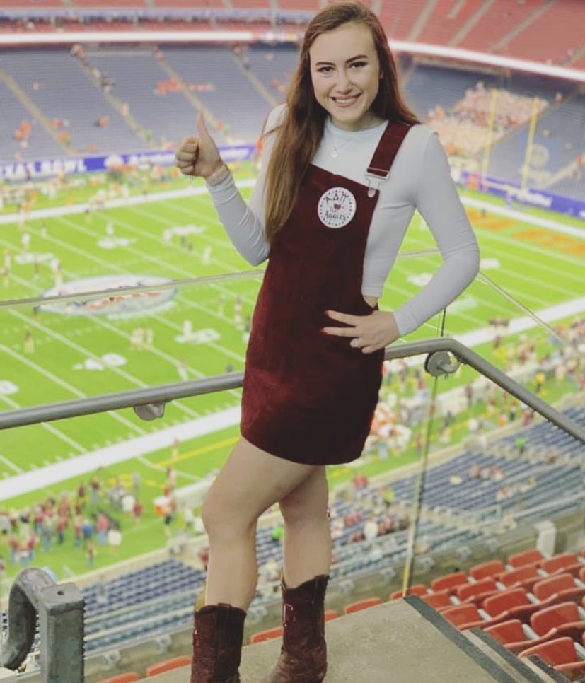 officialabbymae's tweet photo. Hi. I love my school. That is all. 🤩🤩👍🏻 https://t.co/cw3IVgSXss