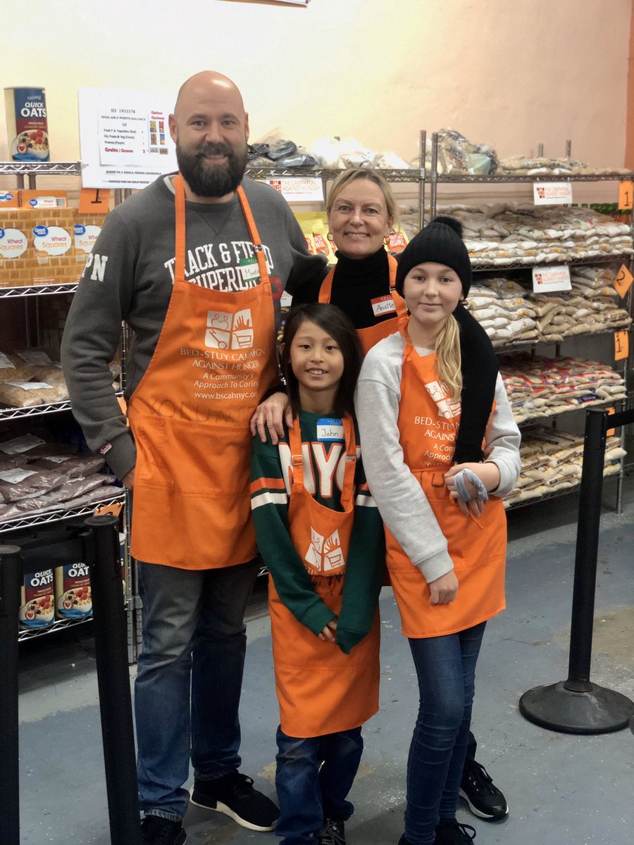 AnetteExner's tweet photo. Indeed @nycgov Best gift this year. Husband signed up entire family to volunteer at Bed-Stuy #CampaignAgainstHunger We met amazing people and kids got a clear understanding of what life should be about. #caring #kindness #endpoverty https://t.co/tyHo1DiV0r