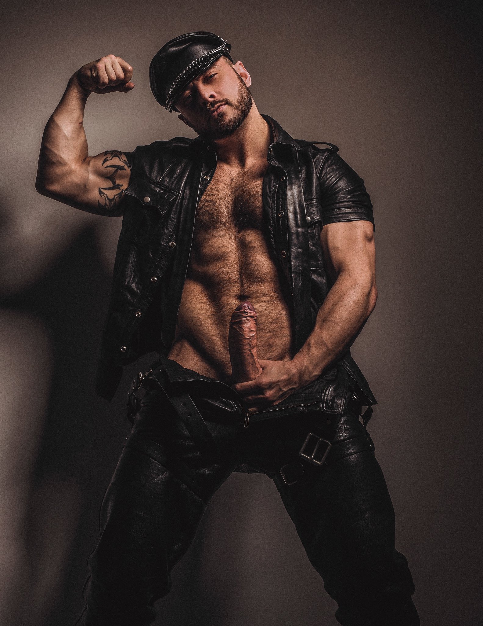 OnlyFans.com/Marshallarkley. 