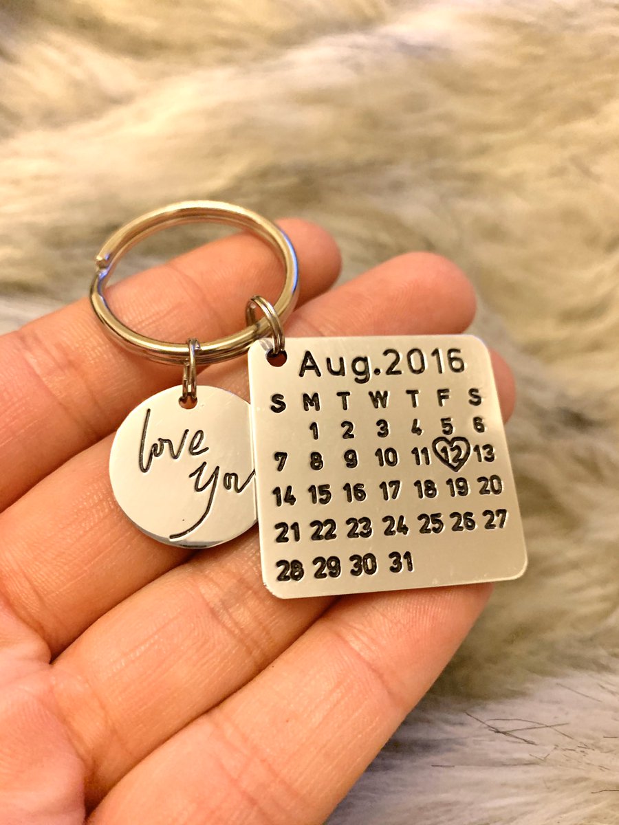 MasterFPL's tweet image. My love got me a keychain with our date on it and I think it’s the sweetest and cutest thing! 😭😍#inlove