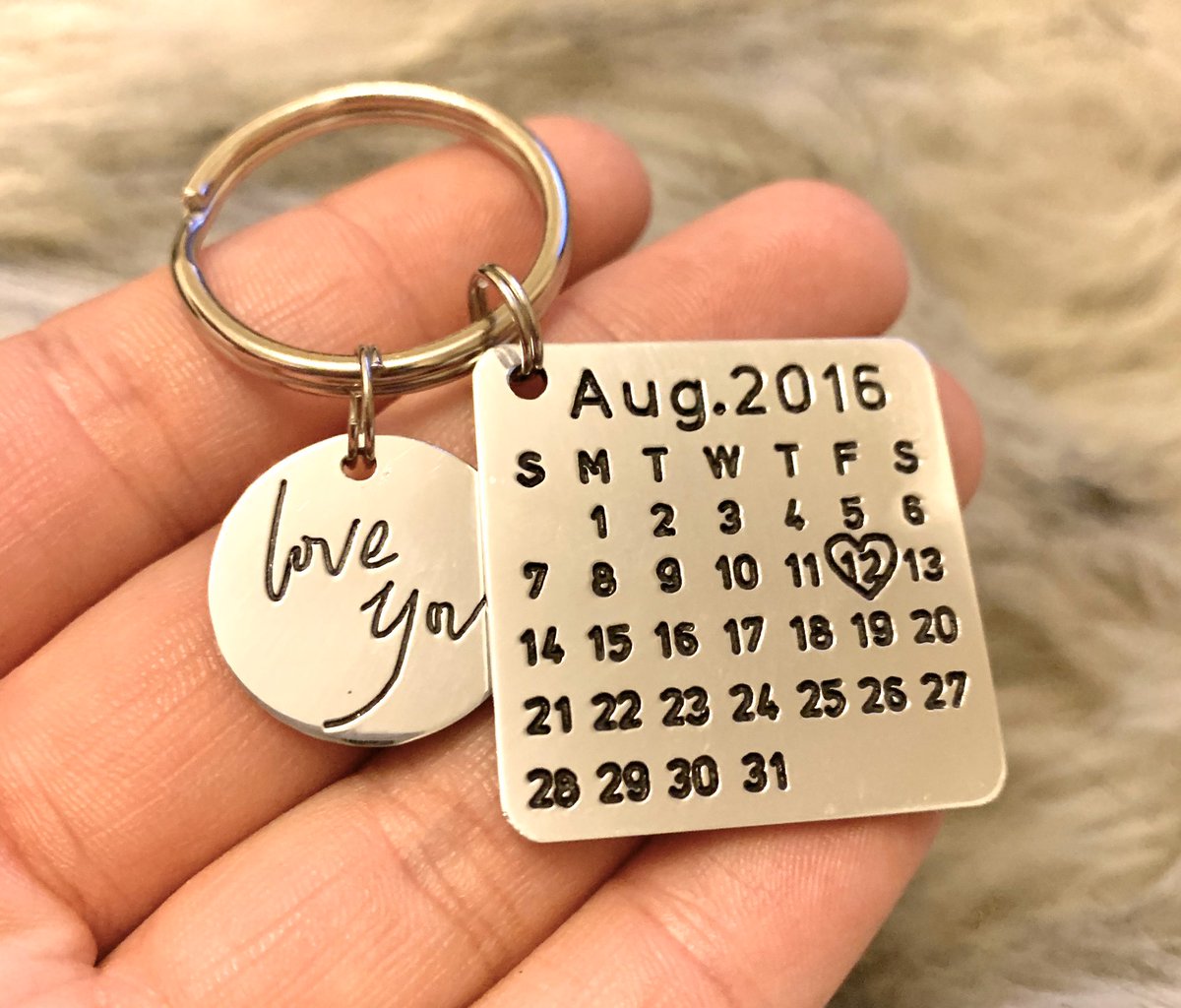 MasterFPL's tweet image. My love got me a keychain with our date on it and I think it’s the sweetest and cutest thing! 😭😍#inlove