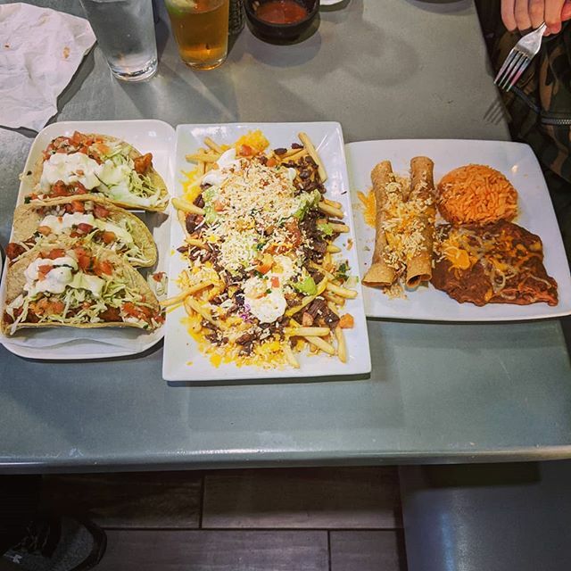 elevation_nwa's tweet photo. Sharing some local cuisine with the family while in California. Carne Asada Fries, fish tacos, rolled taco from @bravosmexicanfood in OB. #oceanbeach https://t.co/EFHrP6IbNv https://t.co/tGqfyULC4A
