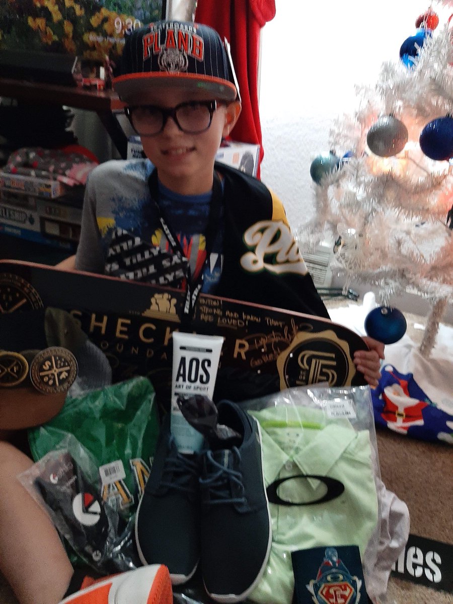 SheckFoundation's tweet photo. Stoked to team up with #teamlillyfoundation to surprise Fenton with a killer swag package under the tree on Christmas! Stay strong Fenton & #NeverEVERgiveUp ! #Survivor #WeAreALLInThisTogether #BeTheChange @oakley @PlanBofficial @etnies @ArtofSport @ethika @Tillys @RyanSheckler https://t.co/7oP2XZhzO5