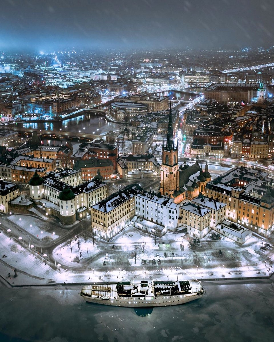While Stockholm in the summer leave you breathless as you take in its beauty don’t discount Stockholm in the winter. Read more about this article on 
viewstockholm.com/10-reasons-to-…
📷 @tom.bridges