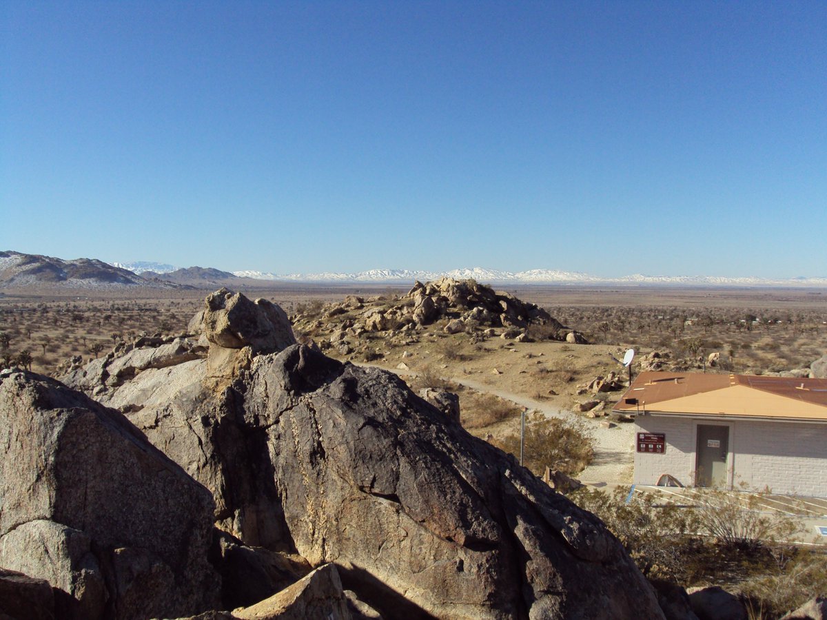 SaddlebackButte's tweet photo. Today at Saddleback Butte. Sunny, with very little snow. We expect the same temperatures tomorrow, but with a few clouds. Come for a hike before the storms arrive on Monday.
#CAStateParks #SaddlebackButte https://t.co/0Kxe8QoDPq
