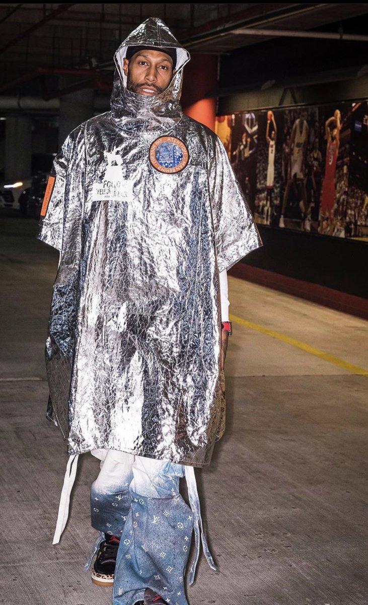 TheDunkCentral's tweet photo. James Johnson’s pre-game fit 🥴 https://t.co/9Mv6YyWwsT