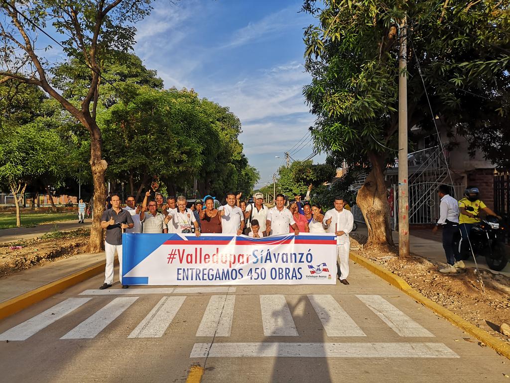 TutoUhiaAlcalde's tweet photo. En #Mayales logramos hacer realidad la pavimentación de la calle 33 entre carreras 4 a la 4H. Fueron 452 metros lineales construidos con andenes y bordillos. En esta obra también fue construido el colector de la carrera 5. 32 años de espera y #NosotrosLoHicimosPosible. https://t.co/mQppsxLBvE