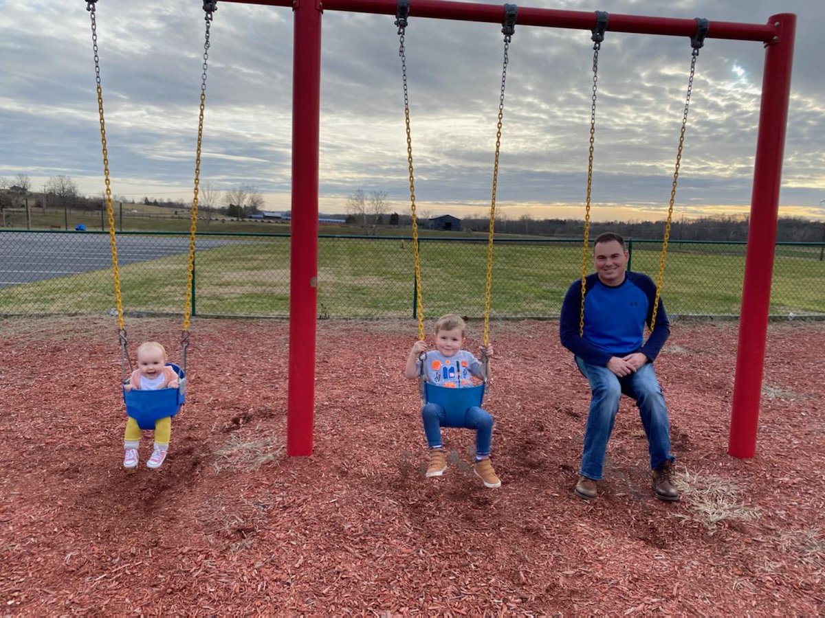 CoachCalhoun23's tweet photo. Family day on the swings! Loving 65 degrees in December. #BrooksandBrie #Calhouns https://t.co/YRWgM03tSE