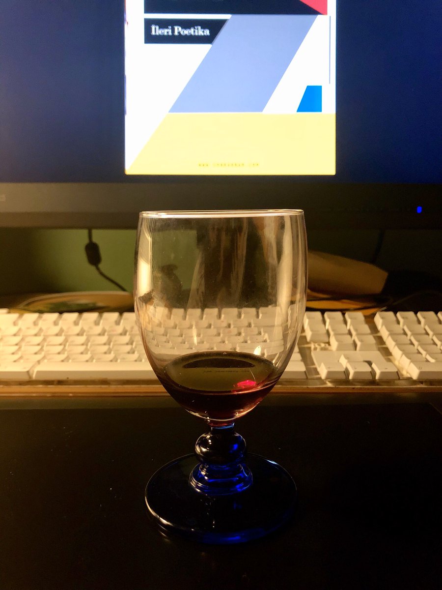 KongurDesign's tweet photo. Cheers to many happy working hours in 2019! Signing off for the New Year’s Holiday. Hope you all have a fabulous 2020. I know that my small design studio has many exciting projects in the pipeline — can’t wait to share! #designer #graphicdesign #digitaldesign #contentcreation https://t.co/feyZ2b5Cvc