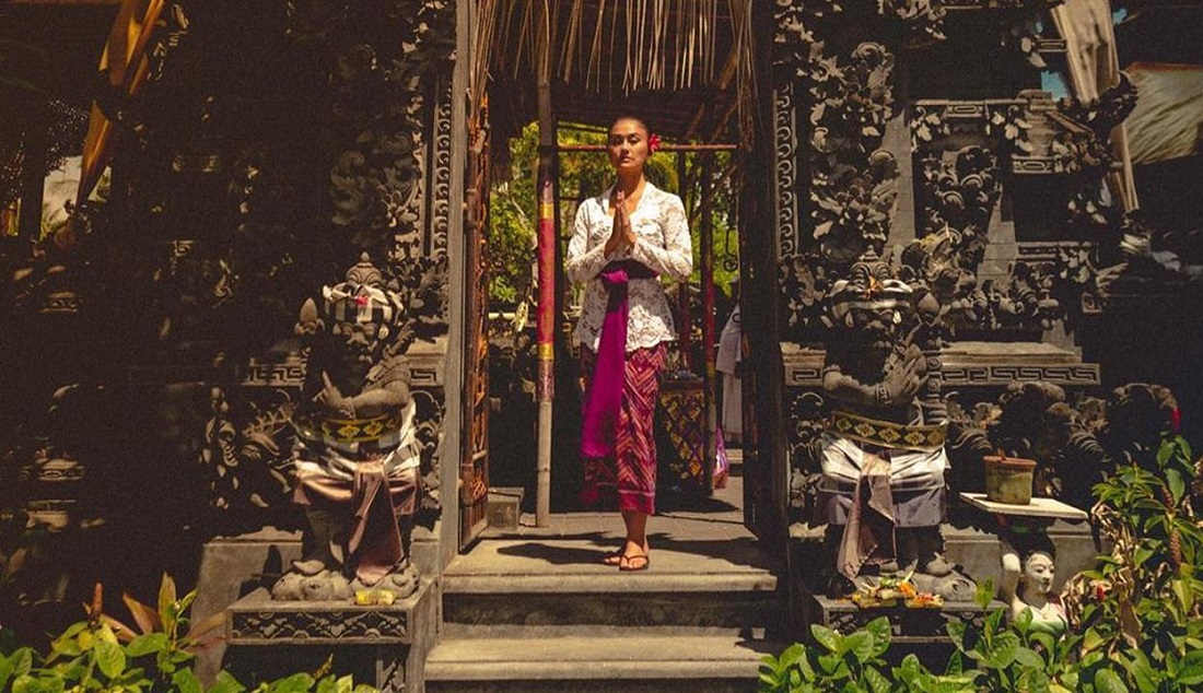 EndyMarcapada's tweet photo. Berkebaya Khas Bali, Agnez Mo Dipuji https://t.co/0xfGTG9WPp @agnezmo #agnezmo #agnezmonanana #agnezmoshopee1212 #agnezmolazada1212 #Sing #Indonesia https://t.co/XAyyG4nK97