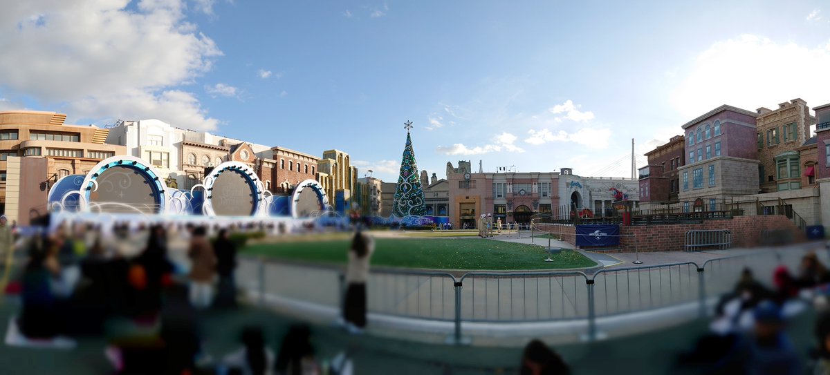 ユニバハピエル編集長 Usjファン写真 今日のユニバ 冬休みの晴天日にしては空いてますよ なんと クリスタルの約束 特別観賞エリアのチケットが 1回目 2回目とも売れ残ってます おすすめ観賞場所 T Co Dmt2plv1p4 ユニバ ユニバなう Usjなう
