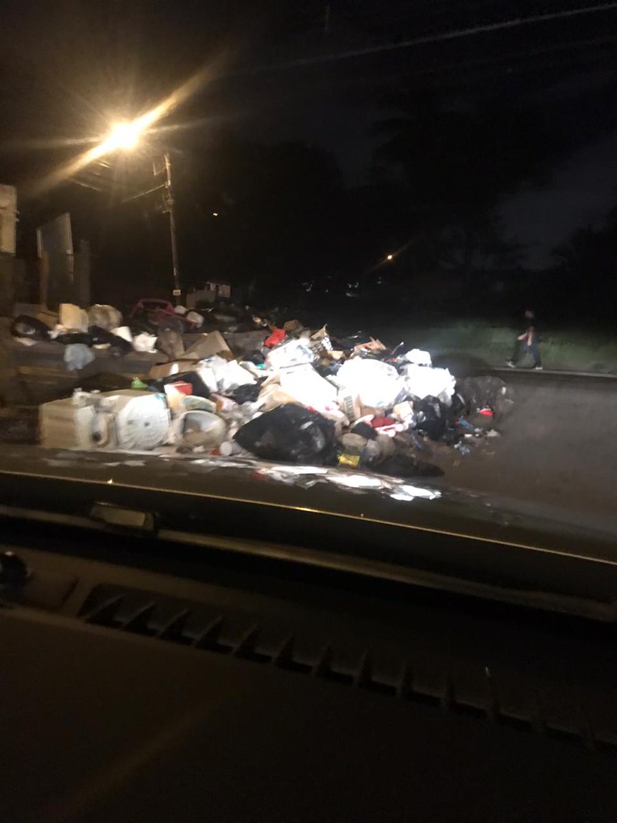Kerberouss's tweet photo. @tvnnoticias @AAUD_Panama
Cobran y Cobran el aseo y en ésta calle del Estadio LAUREANO SÁNCHEZ EN la Victoriano Lorenzo en TOCUMEN no se aguantan las moscas ni los gusanos.
En que momento pasarán? o pondran tinaqueras para que no tiren la basura en cualquier esquina https://t.co/3LwSwcC79f