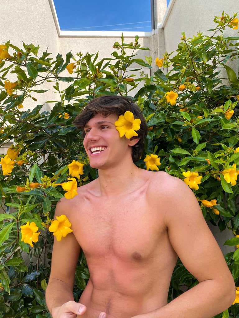 joaocgvitor's tweet photo. A flor q falta na tua vida 🌼 https://t.co/WSMQPRC2B6