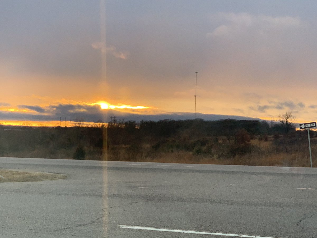 bbaumbro's tweet photo. God is so good! Especially at making Oklahoma sunsets! #Creator #KingOfCreation 
#Sunsets https://t.co/7hVL6aOVbw