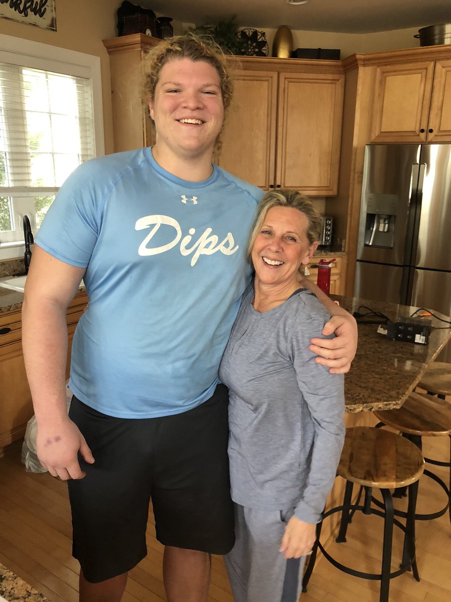 Mason_Raymer60's tweet image. My mom has little friends that will kick your a$$ at CrossFit! #verticallychallenged #crossfitmasters