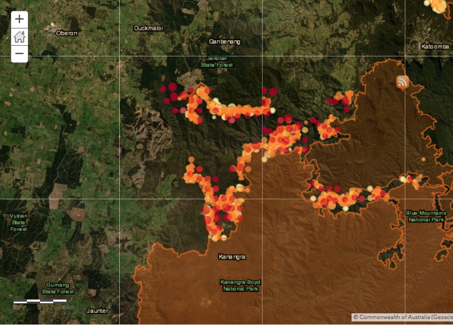CloudsCreek's tweet photo. @LennaLeprena Green Wattle Creek fire - Friday 27.12.19 massive backburn op' goes pear-shaped, breaks control lines burns softwood plantations #Jenolan #nswfires 
#ClimateChaos unstoppable #bushfires https://t.co/mwkIGU56ri