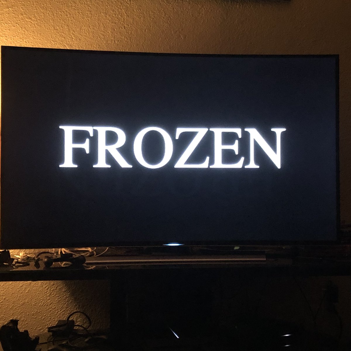 TracedThurman's tweet photo. Part 3 of the #Snowmin Horror Movie marathon: @Adam_Fn_Green’s FROZEN, which made it on my Top 10 Horror Movies of the Decade list. Loooove this movie! Might be the only horror film to gross me out AND make me cry. https://t.co/ajoYYFa2Pt