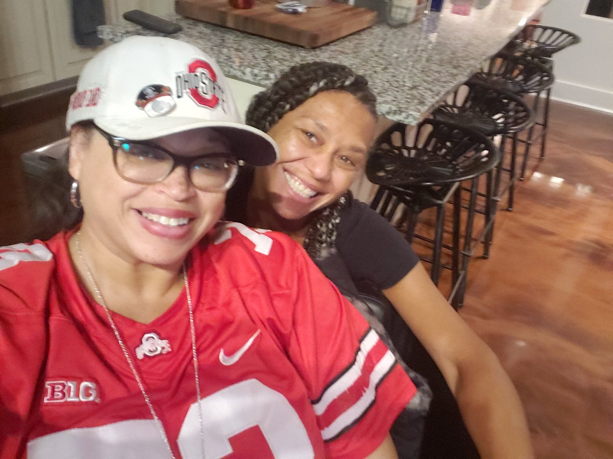 AJordanMom's tweet photo. Buckeye Moms All Over The World Unite #GoBucks https://t.co/Q9wj1ZBuYo