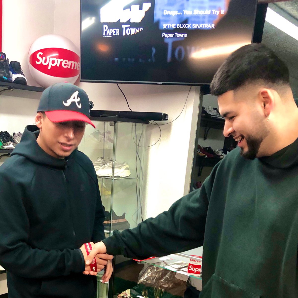 Danny_cruz7's tweet photo. 5:15 pm 12/28/19 @gsstaarr  and I shook hands for 600$ on the @49ers vs @Seahawks Game tomorrow. #FaithfulNiners y’all witnessed. https://t.co/vGkxXLyhhv