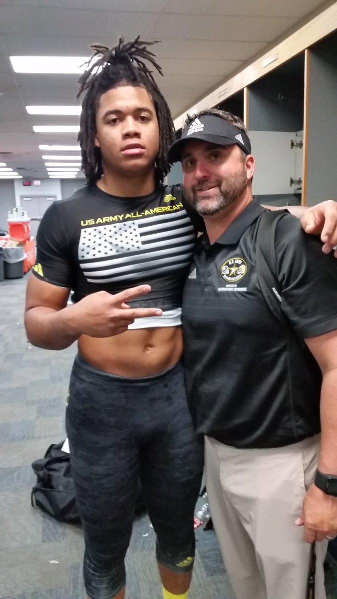 Coach_Helmerich's tweet photo. 1 of these guys is about to prove why he's going to be the 1st D player taken in the @NFL draft. Hint: It ain't the old guy!
@youngchase907 #RelentlessMotor https://t.co/fsw2BE8s3z
