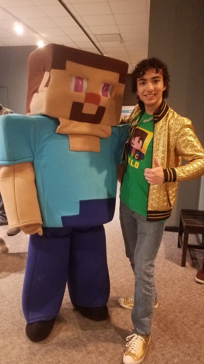 Geld_YT's tweet photo. Having a great time at @minefaire! Also enjoying the Philadelphia experience!!
#Minecraft #visitphilly https://t.co/Uq19N8g6yV