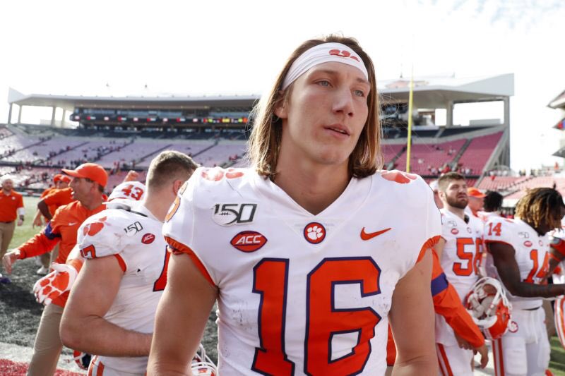 lisanealeigh_'s tweet photo. Quick question.... is it just me or does the Clemson quarterback look like taissa farmiga from AHS??  Has everyone else recognized this and I’m way behind..? Idk I’ve been thinking about this a lot https://t.co/u6EViqXo9r
