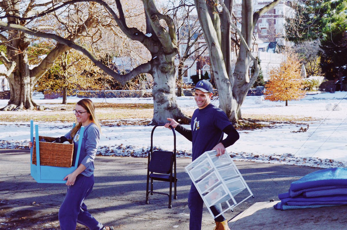 SmallHaul's tweet image. sNOw days off💸🙅🏽‍♀️🤑
•
•
•
•
•
#boston #bostonmoving #fenway #nye #prudential #backbay #newbury #newburyst #newburystreet #patriots #pats #tb12 #tb #tombrady #goat #redsox #bruins #gilette