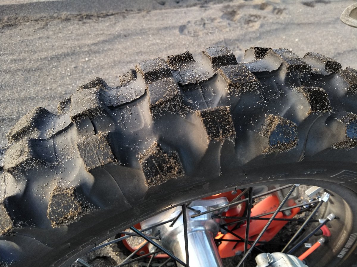 KTM819O4's tweet photo. #250EXCTPI #ScorpionXC #MidHard #ACERBIS #XSEAT #サンド
今日のサンドはスピードが出ません(^_^;ゞ
8の字の練習は失速します(T_T)/
X-SEATは硬いです！フレームに座っているみたい！
お尻を引いた時の「お尻グリップ」はいいです(^o^)/ https://t.co/YmpNhUcHnQ