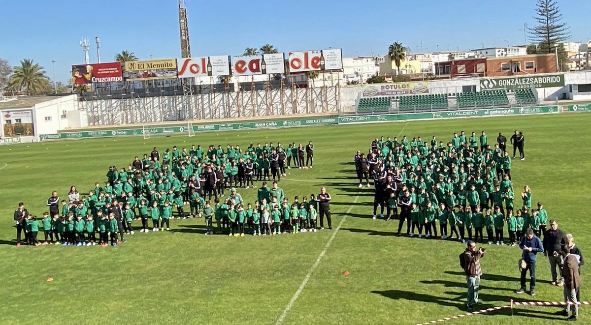 ASCF_Cantera's tweet photo. ✨Presentación de Nuestra Cantera✨

👌🏻Sensacional mañana de convivencia entre familias, jugadores, técnicos y junta directiva.

🎙Agradecer a tod@s los que han colaborado para que este acto haya podido llevarse a cabo💪🏻⚽️💚

📣Bienvenidos a El Palmar🏟
#ElFuturoEsVuestro https://t.co/2tNCOm5yiO