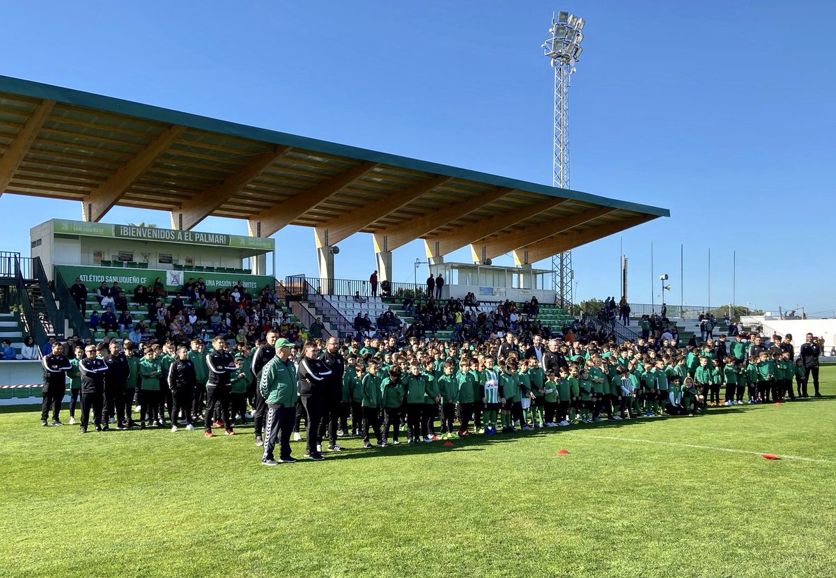 ASCF_Cantera's tweet photo. ✨Presentación de Nuestra Cantera✨

👌🏻Sensacional mañana de convivencia entre familias, jugadores, técnicos y junta directiva.

🎙Agradecer a tod@s los que han colaborado para que este acto haya podido llevarse a cabo💪🏻⚽️💚

📣Bienvenidos a El Palmar🏟
#ElFuturoEsVuestro https://t.co/2tNCOm5yiO