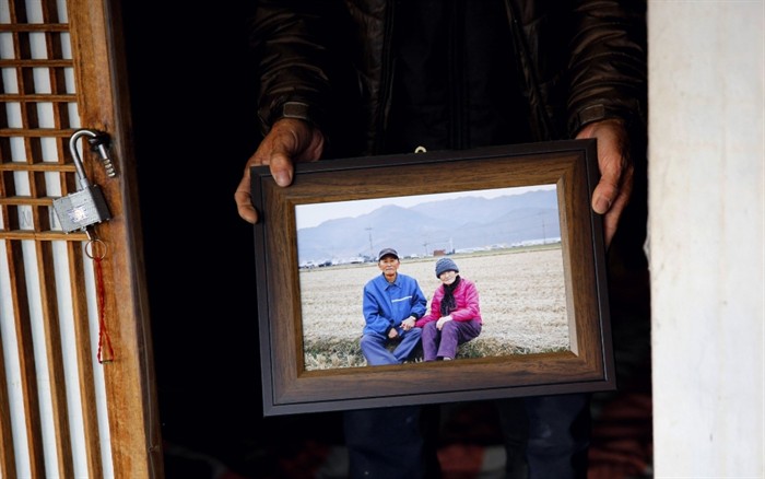 [moi] “얼른와 기다리고 있을 것잉께~~”또 오겠습니다, 건강하세요!약속을 드리고 대문을 나와 고샅을 빠져 나오며 뒤돌아 보니 어르신은 손을 흔들며 멀어져가는 이의 뒷모습을 지켜보고 계십니다.  omn.kr/1m5j1 #모이 #구례 #용정마을