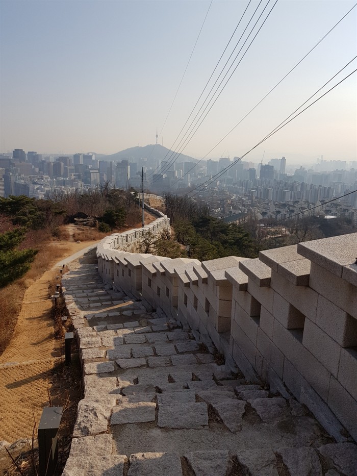 [moi] 남산과 서울도시 전망 인왕산 성곽길 걷기하고 왔어요!  omn.kr/1m5jl #모이 #인왕산 #남산