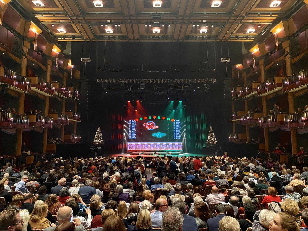 SNCmusic's tweet photo. #IntermissionReport it’s a little mellow in here let’s turn up the volume for the second act #OpenBarTour https://t.co/zbjFHXApUs