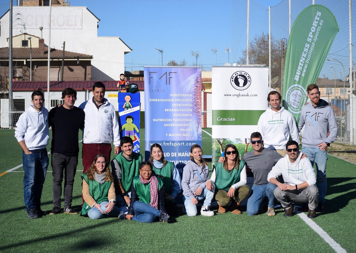 El XI Torneo F7 ha sido un éxito gracias a nuestros colaboradores y voluntarios. <a href="/business_sports/">Business and Sports</a> @bleachercreaturesspain @heymickeyevents @fmfsportclinic <a href="/dossetenta/">dossetenta</a> @cleb_oficial <a href="/cdohortaleza/">CDO Hortaleza</a> @tabernacasachica @cocacola_esp @ernestinacatering <a href="/s10_bar/">Barış10</a> <a href="/kasakong/">Ong Kasak</a> #js98