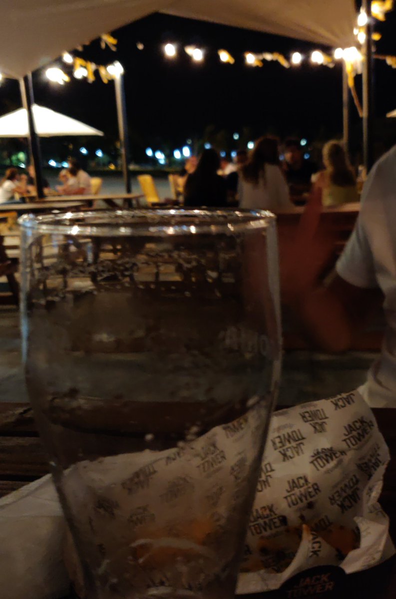 MrWhiteB's tweet photo. Celebro las inversiones en el rubro gastronómico! Corrientes sumó #JackTower y #PaseoWinWood ! ... Y nos vamos vestidos como queremos (?) https://t.co/dN9fBXuz0a