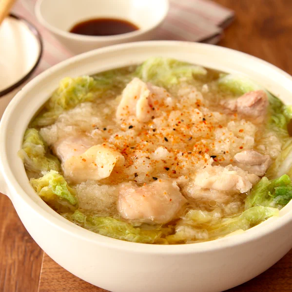 必要な食材はたった3つ！後は家にある調味料で作れる「鶏のみぞれ鍋」のレシピ！