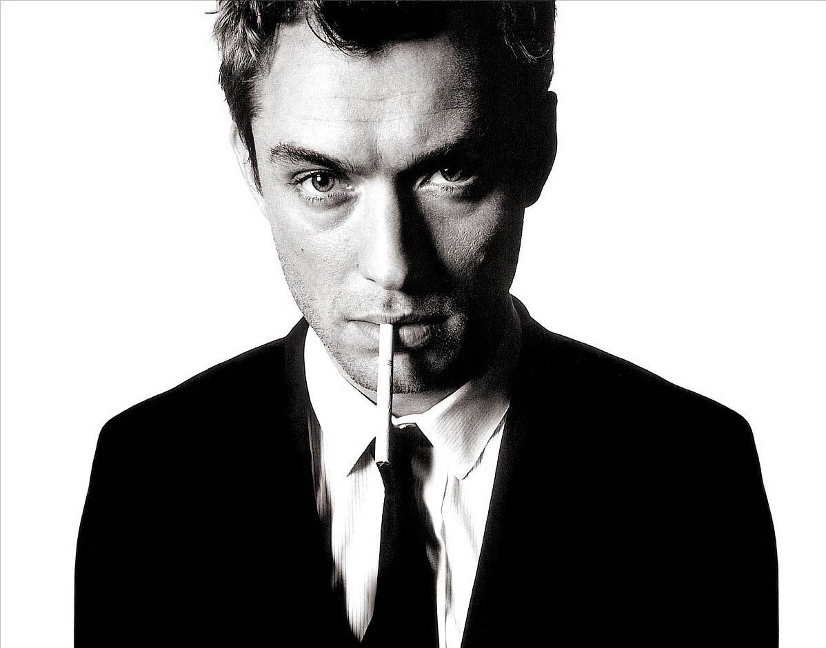 Jude Law appreciation message.

Happy 47 birthday, idol!  (2)   