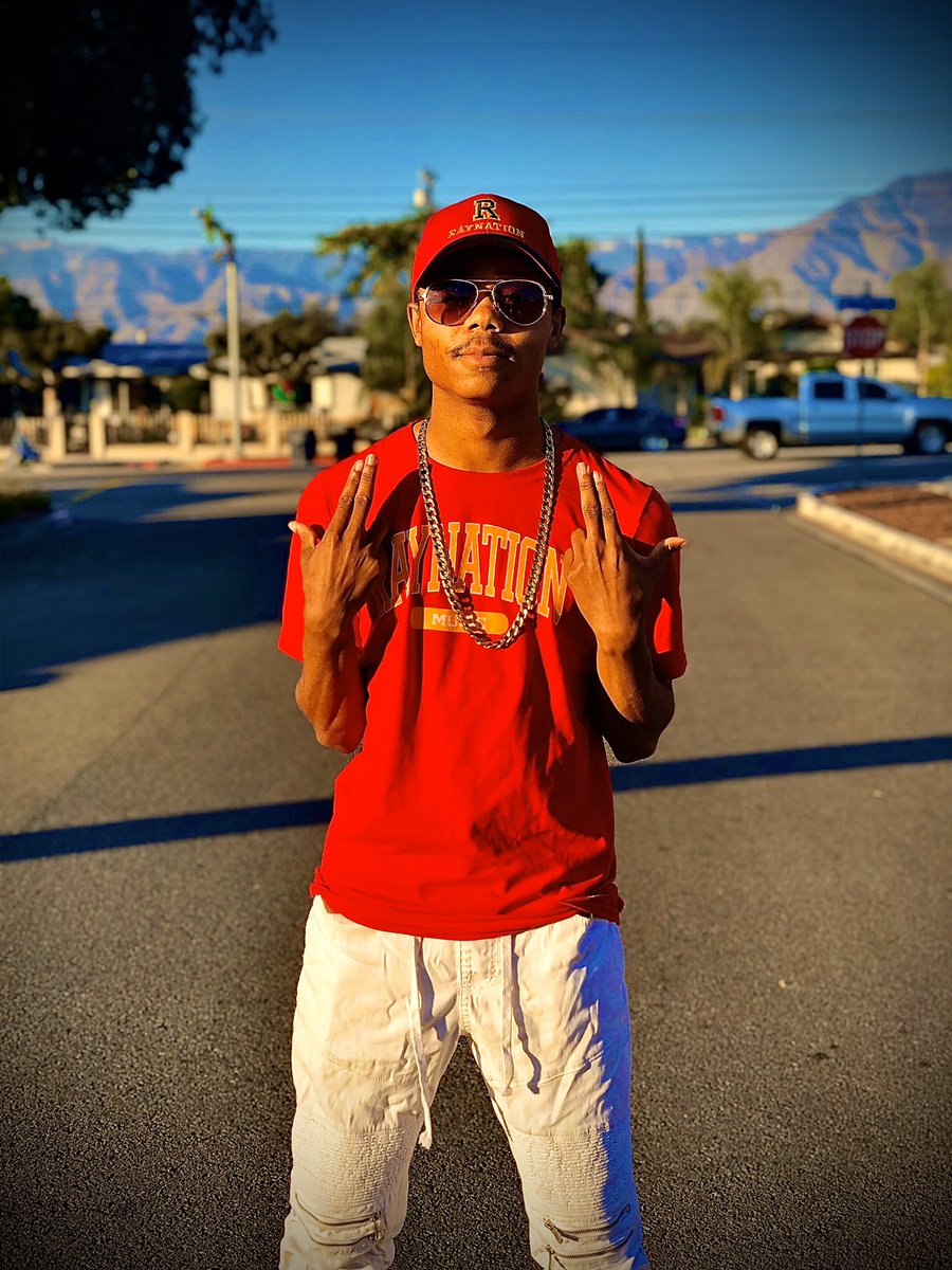 Ray13Raydolfiii's tweet photo. Merch right before 2020 what π¨ππ₯π₯π₯#Raynation #RayDaProphet #MakeRayFamous2019 #Flex https://t.co/OM0aFH7e6G