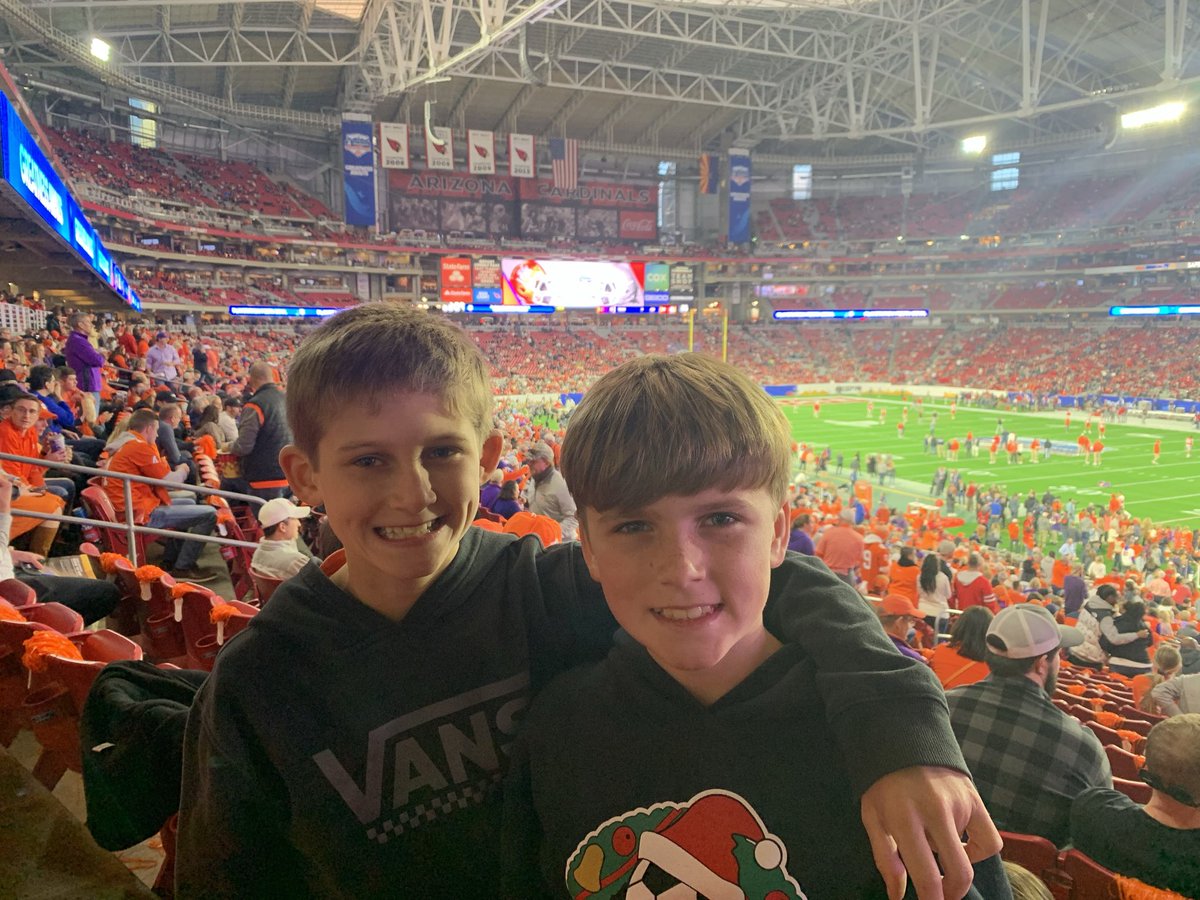 ScottTCampbell2's tweet photo. Thank you Dad for taking me to the Fiesta Bowl. You are the greatest human being I have ever known. #FiestaBowl #CFBPlayoffs https://t.co/aAcWtqUxxn