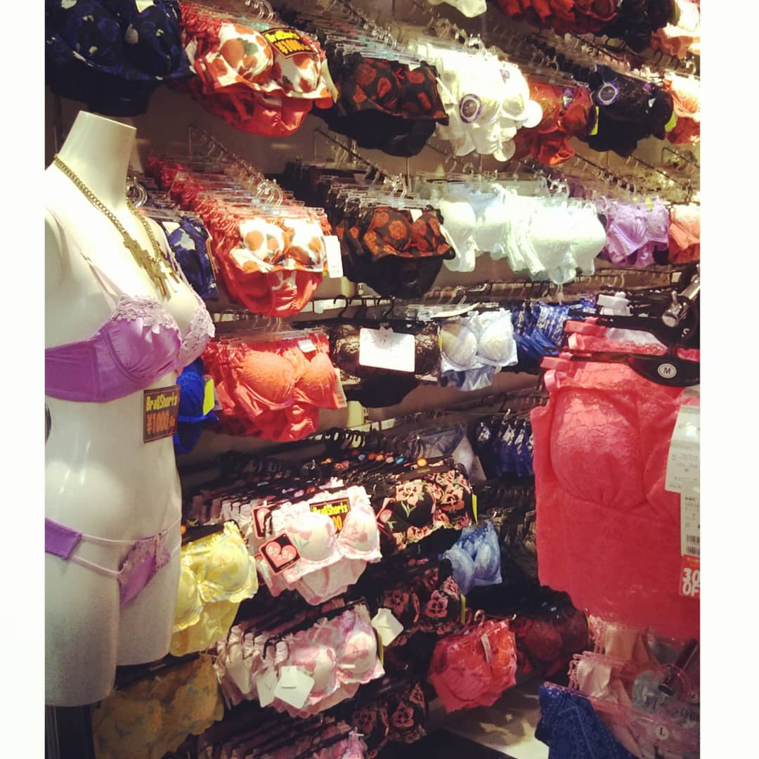 body_focus's tweet photo. 渋谷店最終日です👙‼️
本日はスタッフ達の要望で営業時間を22時まで延長することになりました😭💖
よろしくお願いいたします🙇✨ https://t.co/Fbkg3FBwA1