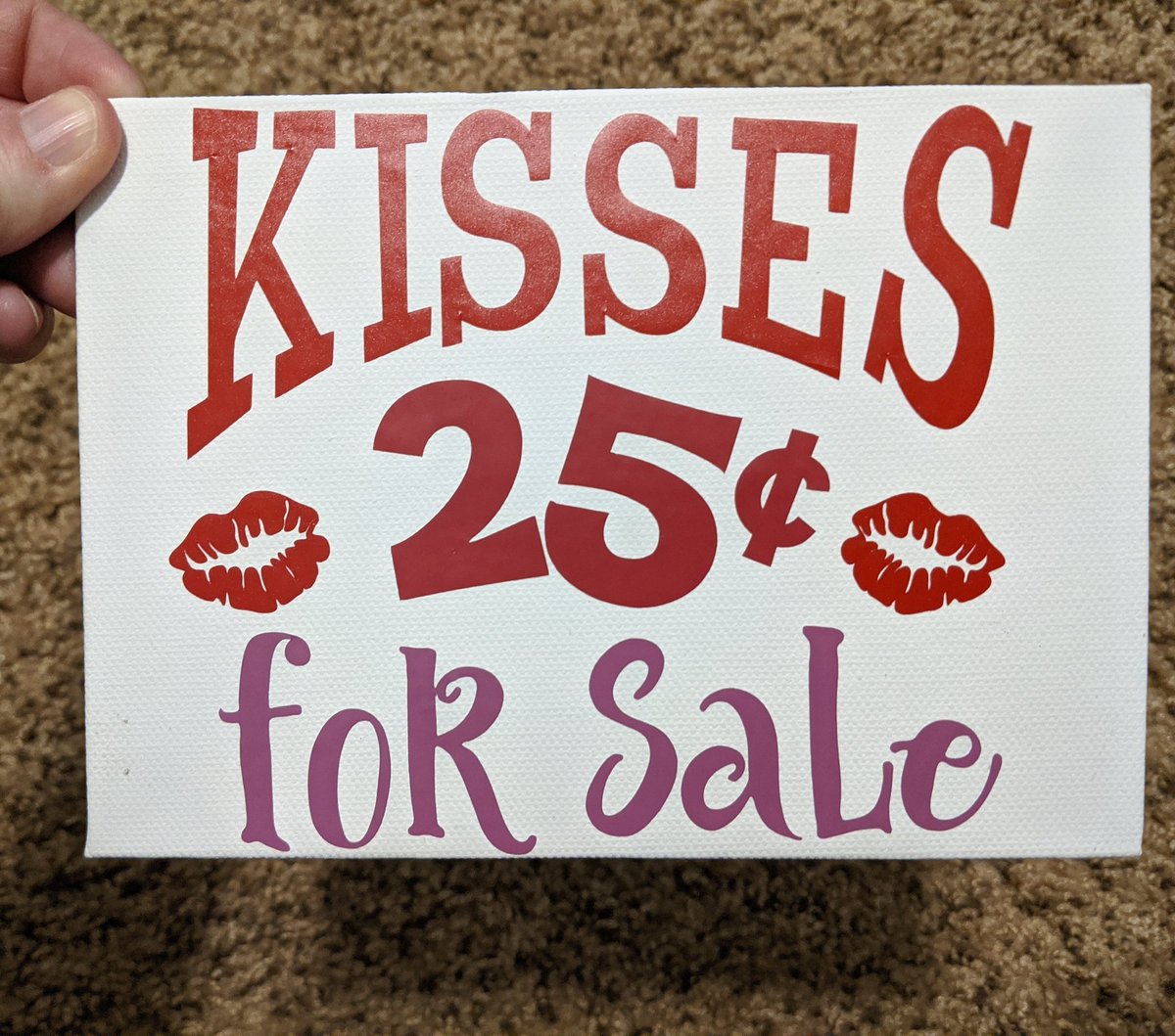 Enjoying my #cricut! Can't wait to make more crafts! 

#ValentinesDayiscoming #kisses #SaturdayNight