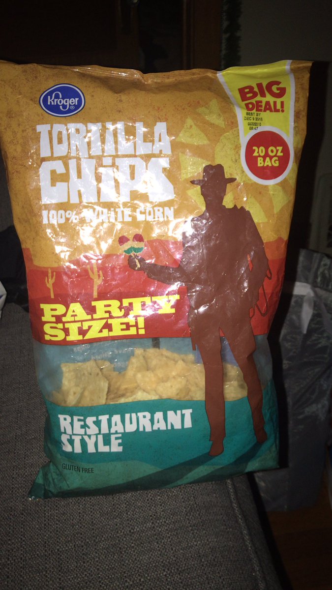 JaraJillian's tweet photo. @Kroger what little chips are in this bag are quite heavy though. Good thing I bought the big bag. Lmao. https://t.co/NOPKaQJZDi