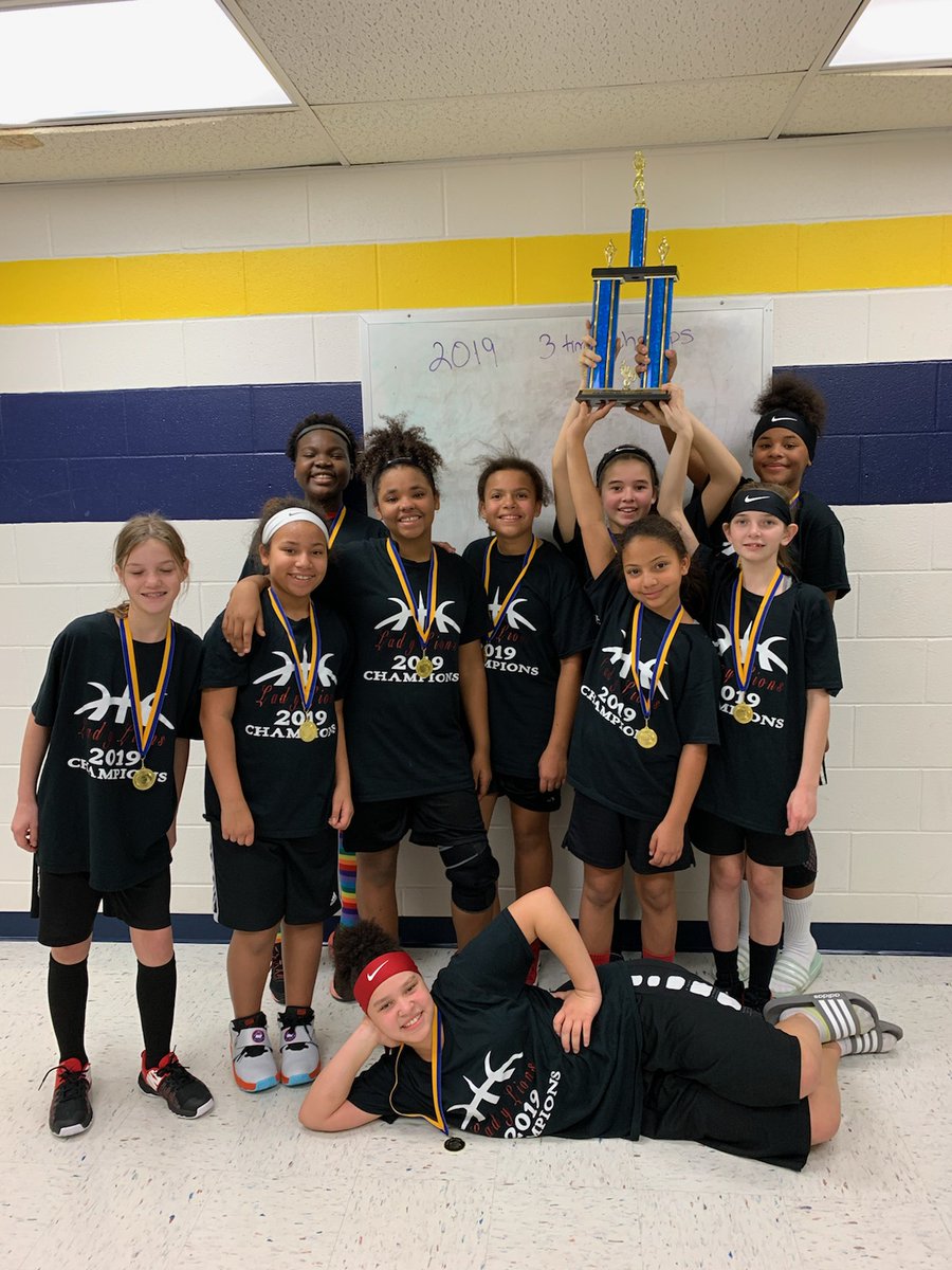RockCreekLions's tweet photo. Nice job RC girls 6th grade on finishing their season a perfect 13-0. Win 30-25 over Charlestown to win St. Anthony's tourney.  Great job ladies! #lionpride @newstribscores @RC_LadyLions @cbrown1217 https://t.co/Cok4EGiiL9