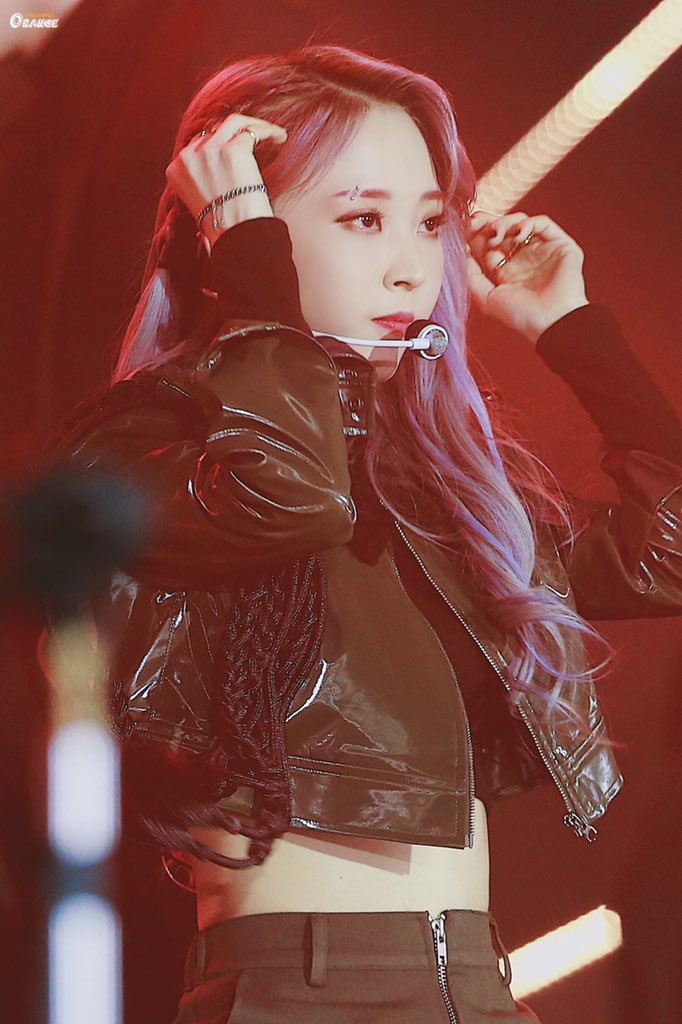 OrangeByul2's tweet photo. 191227 KBS 가요대축제

part3

#마마무 #문별 #MAMAMOO #MOONBYUL https://t.co/XKwpHazUhE
