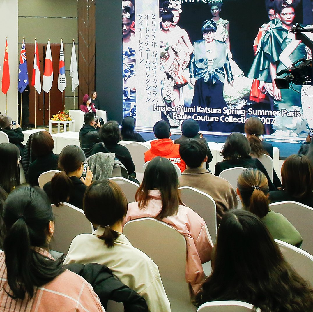 AsianCoutureFed's tweet photo. Our designers Guo Pei, Lie Sangbong, and Yumi Katsura sharing their wisdom and experience in the couture business.
#TheACF #GuoPei #LieSangbong #YumiKatsura #JSIFW https://t.co/OCTcMZBFUr