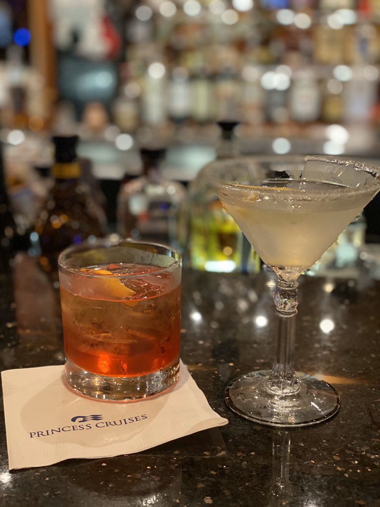 staceyo's tweet image. Greetings, Twitter peeps, from the Crooners Bar on the Crown Princess. #holiday #fruitydrinks #lifeisgood @jameyo #crownprincess