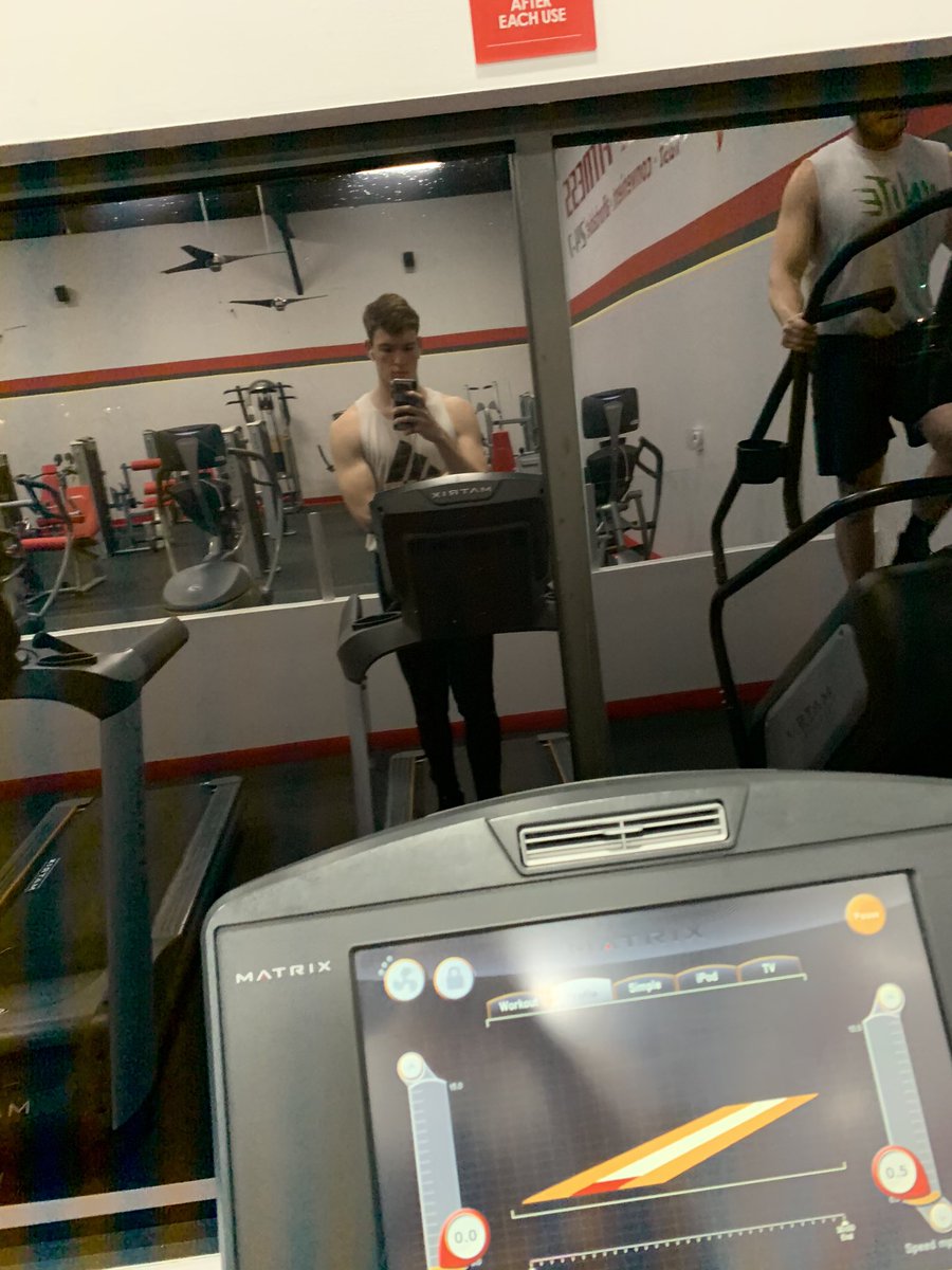 joelhasclass's tweet photo. now i’m pretending to do cardio for the twin 🥱🥱 https://t.co/xiGsYFs5FR
