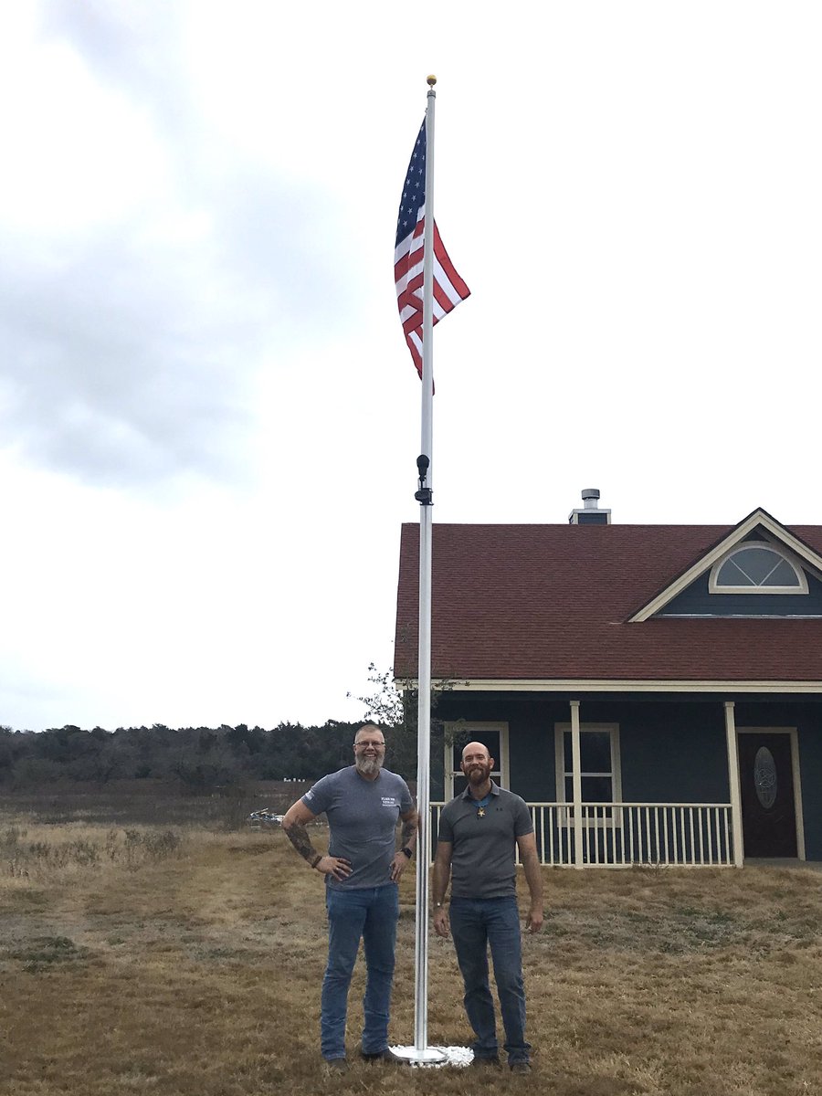 flagsforvets1's tweet photo. Welcome to the newest member to the FFV family, Ty Carter, USA and MOH recipient #408. Awesome day in East Texas! #flagsforvets #medalofhonor #408 #honoringthosewhoserved https://t.co/EveYAuOxhQ