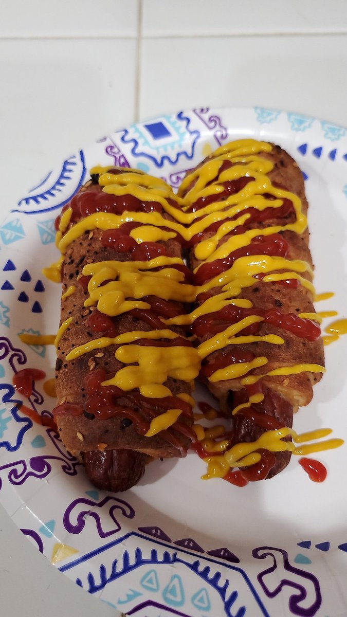 Owardy's tweet image. Hey @kelly_cheese is this how I do it on my bagel dogs??  Have a great Vacation!!  #FancyTwidiot #FancyAsFuck